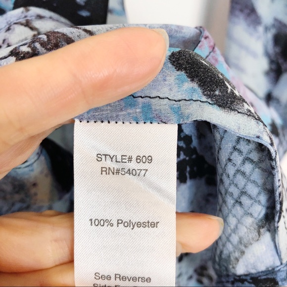 ❤️CABI BLUE & BLACK PYTHON PRINT LONG SLEEVE BLOUSE - Picture 5 of 5